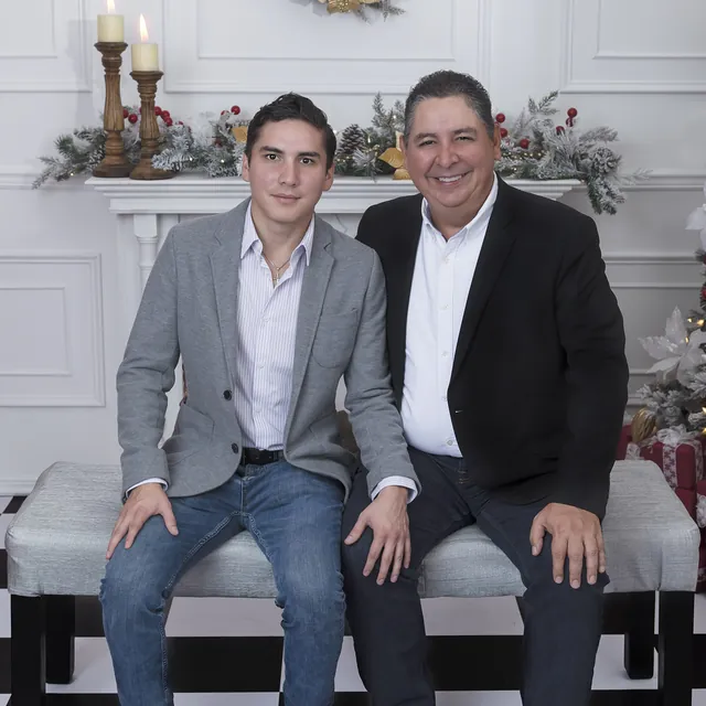 Víctor Garza con su papá